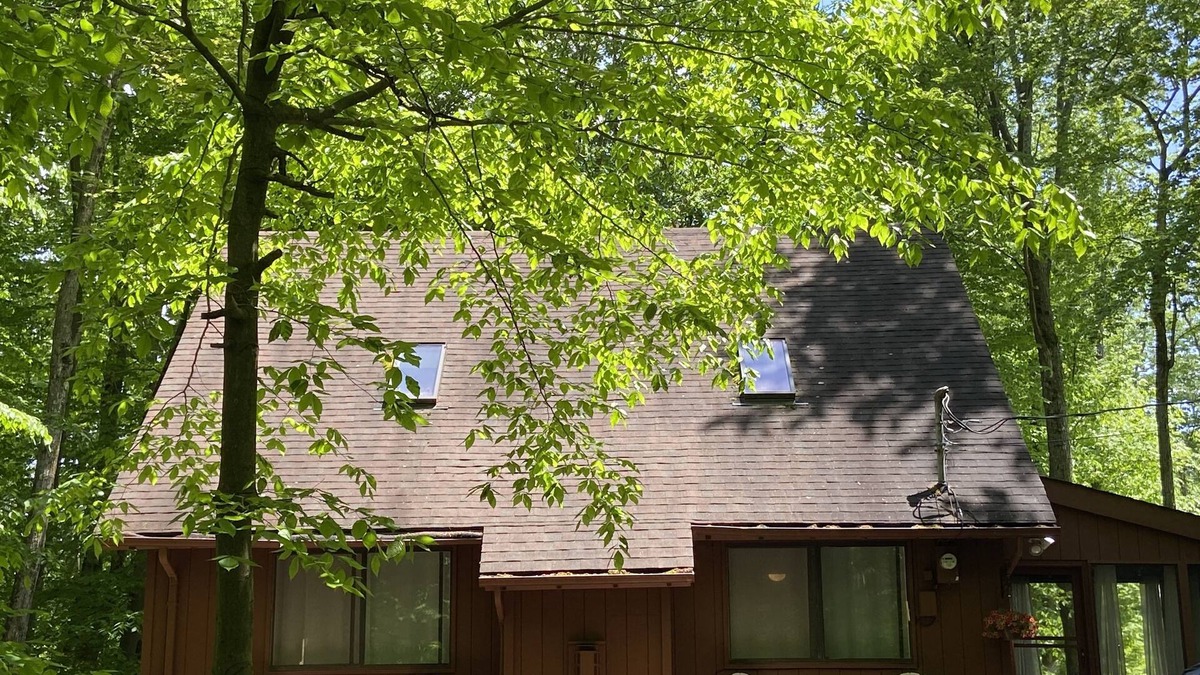 Pocono Pines Cabin | Charming Lake Naomi Cabin. Temporary Memberships available for weekly rentals.