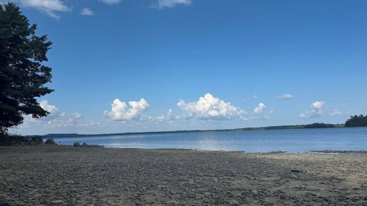 Ellsworth House | Charming lakeside 2-bedroom house minutes from downtown Ellsworth with WiFi