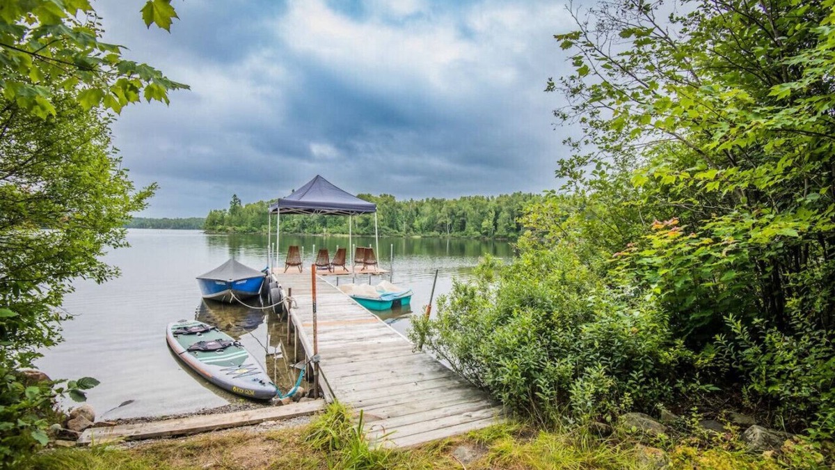 Nominingue Cottage | Charming Lakeside Retreat | Lac Blanc, Nominingue – Spacious Family Getaway 🏡🛶❄️