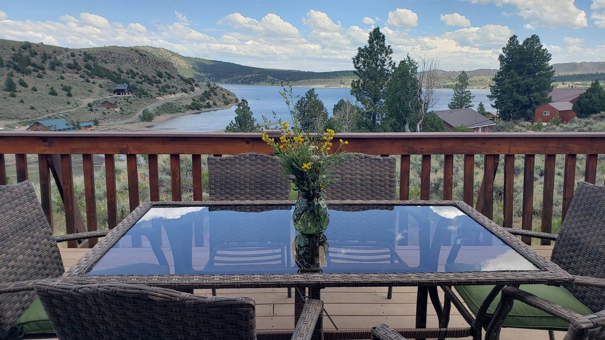 Mammoth Creek Cabin | Charming Lakeview Cabin at Panguitch Lake