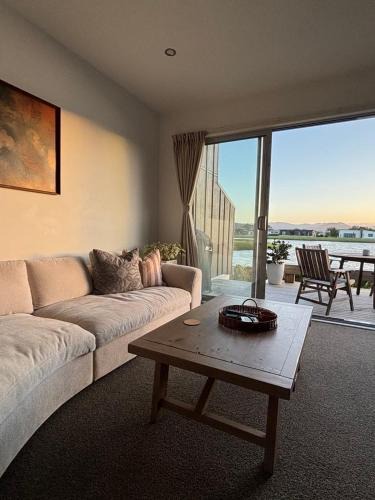 Matarangi Villa | Charming Lakeview Golf Villa