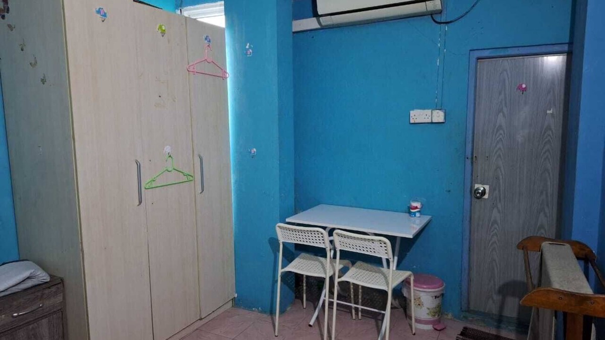 Male Apartment | Charming large studio style room with attached bathroom in Malé with WiFi, AC