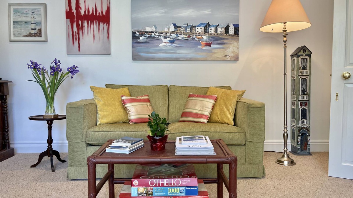 Deal Apartment | Charming, light, and bright lower ground floor apartment in Walmer
