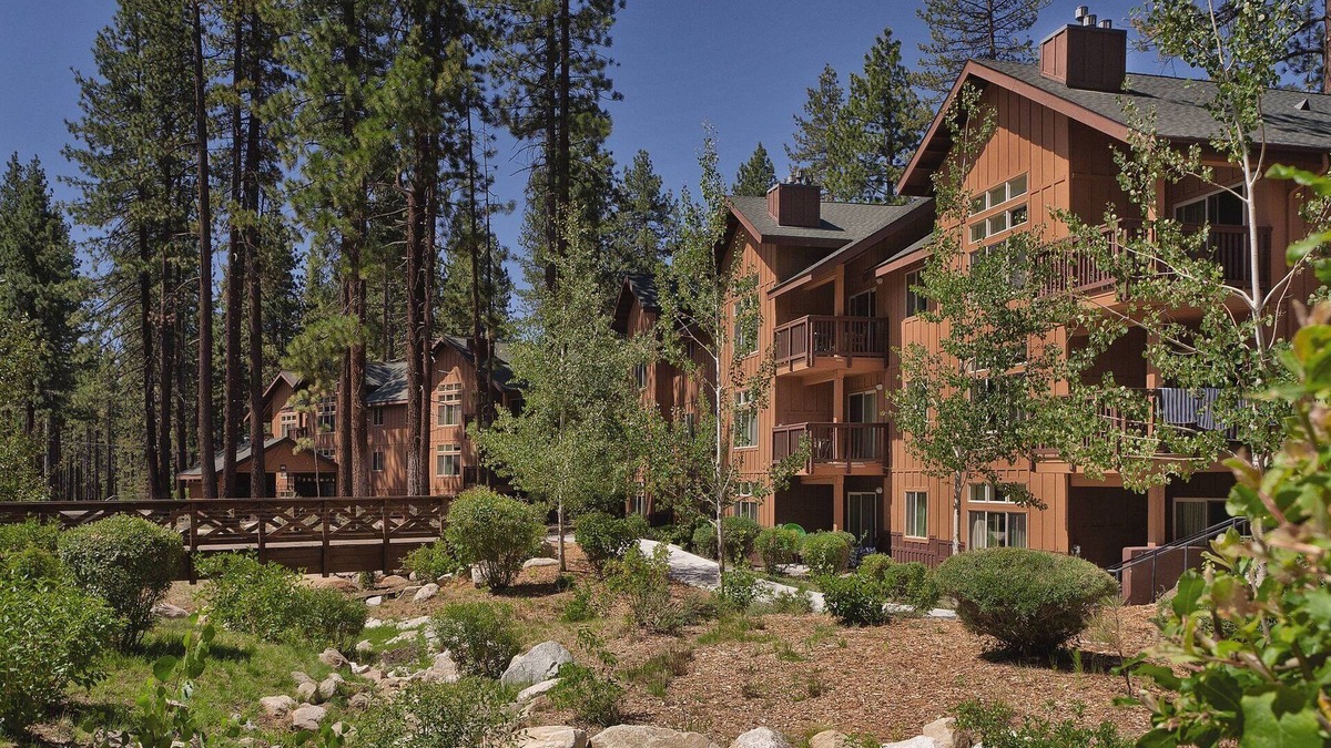 Round Hill Village Resort | Charming Lodge-Style Resort with Something to do in Every Season!