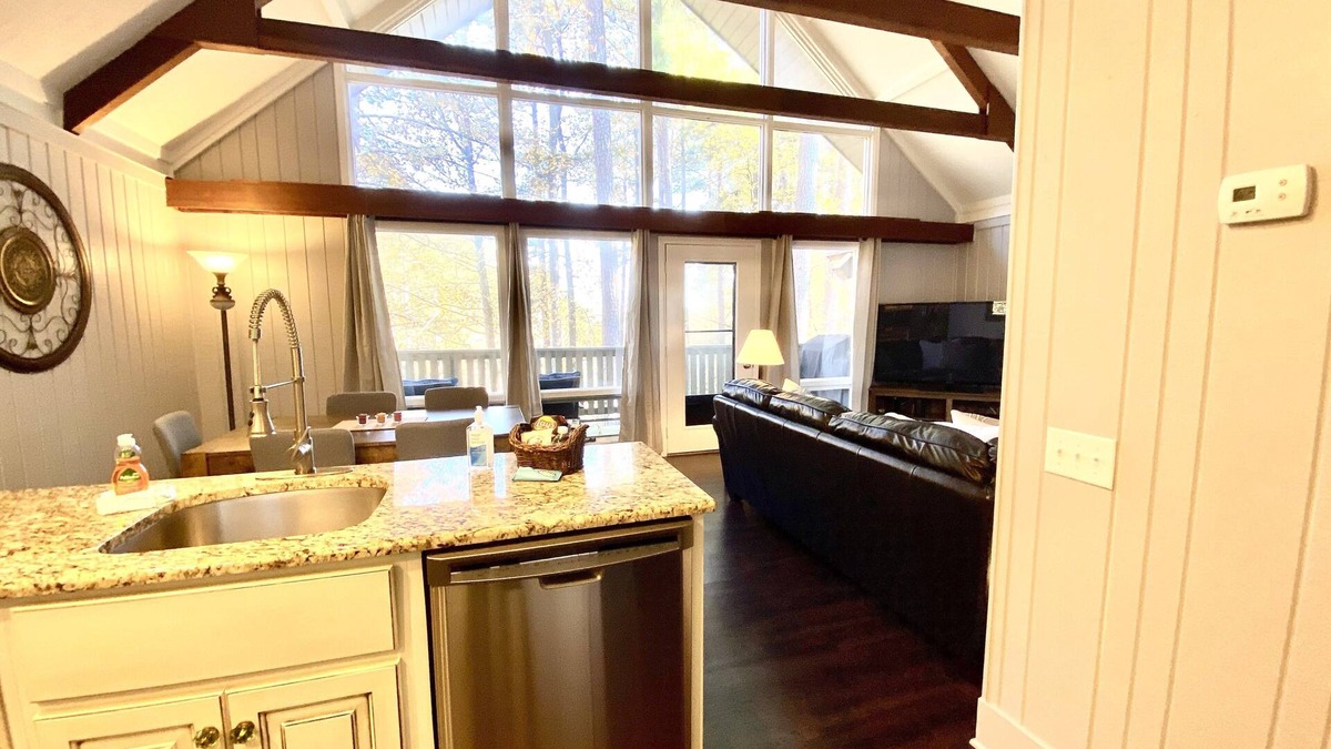 Salem Condo | Charming loft condo overlooking the 10th hole at Keowee Key.