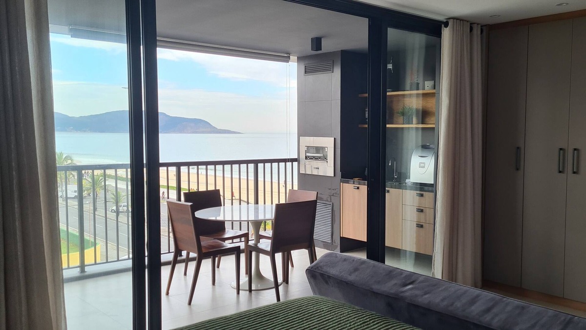 Piratininga Apartment | Charming loft with barbecue on the balcony and sea view