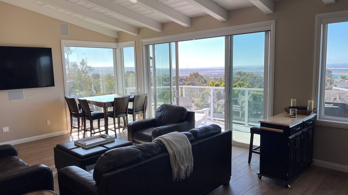 Bay Park House | Charming loft with BBQ/OCEAN VIEW. in sunny San Diego.