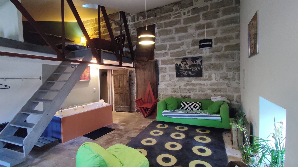 Pezenas Apartment | Charming Loft with spa in the City Center.