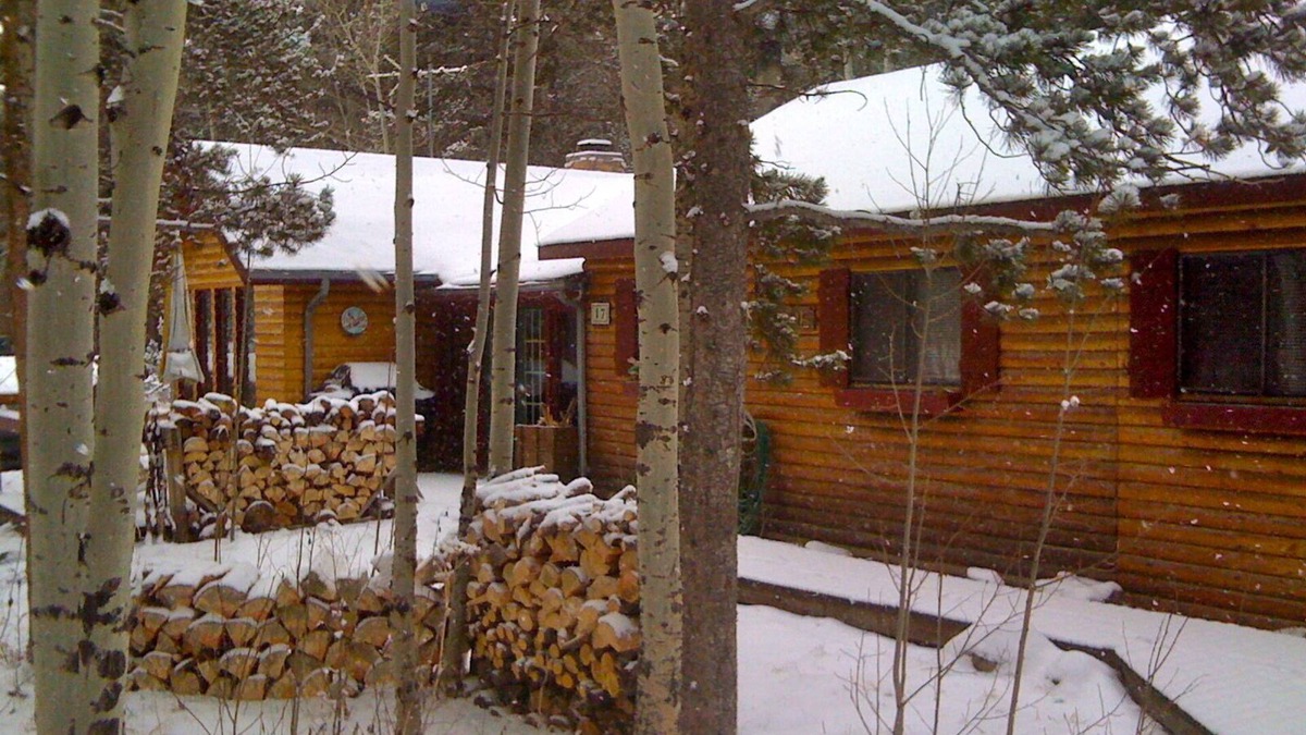 Black Hawk Cabin | Charming log cabin for peaceful mountain getaway!