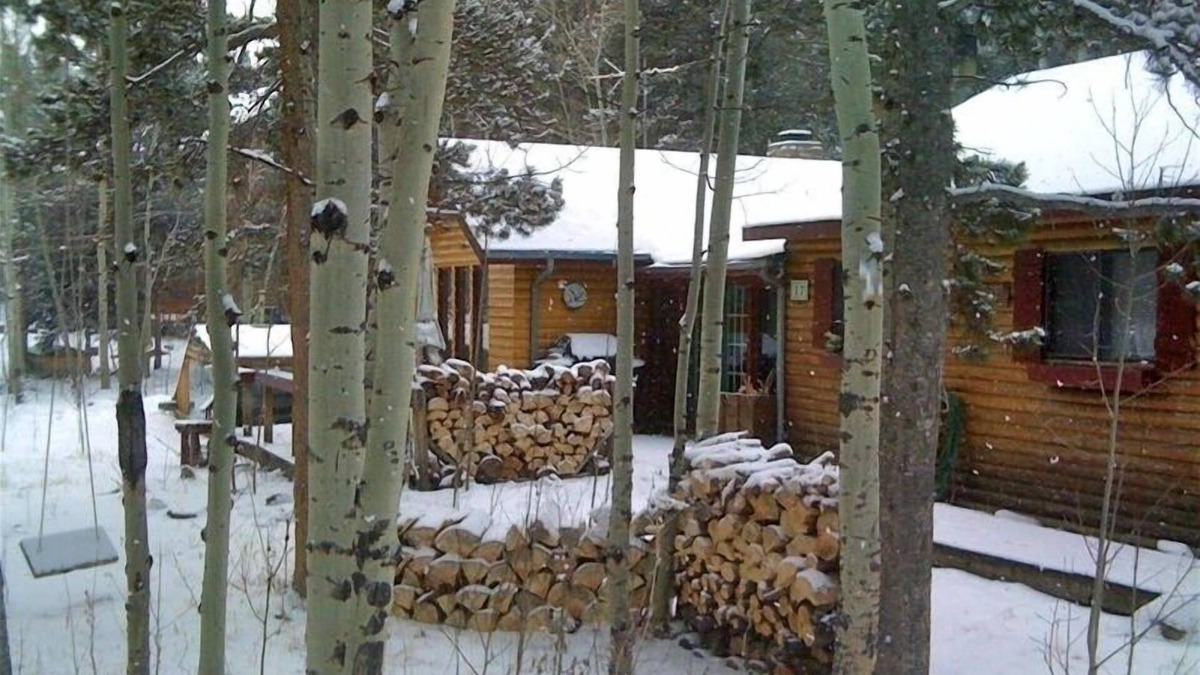 Black Hawk Cabin | Charming Log Cabin for Peaceful Mountain Getaway!