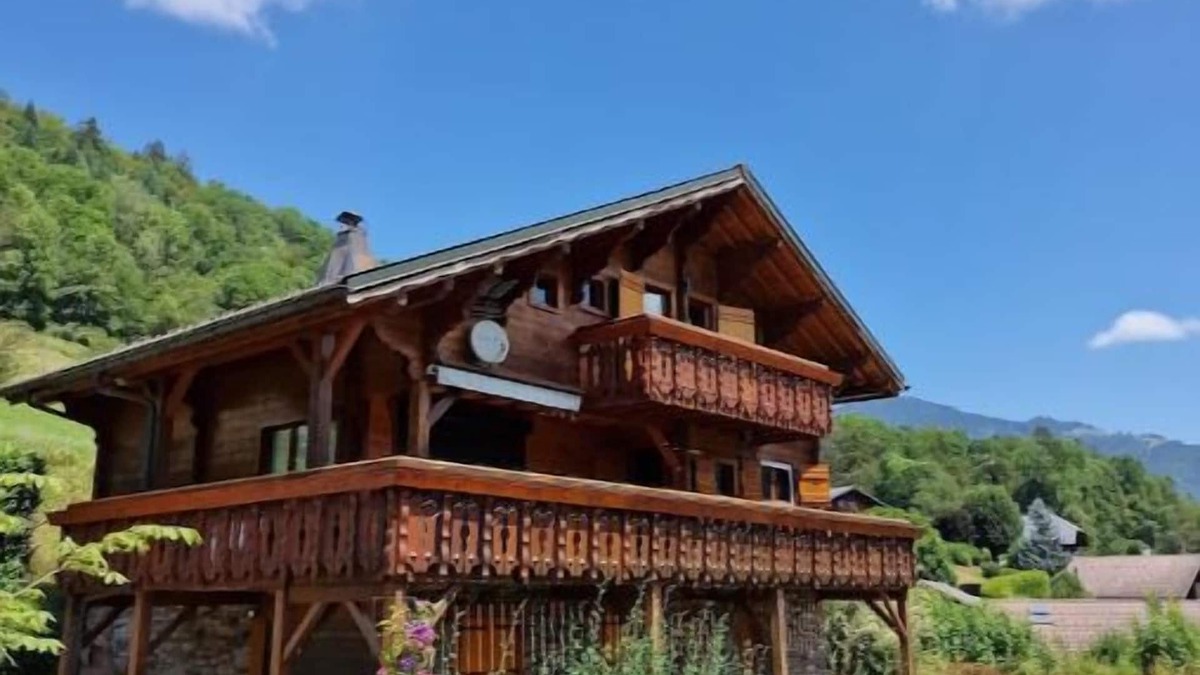 Marthod Ski Chalet | Charming log cabin