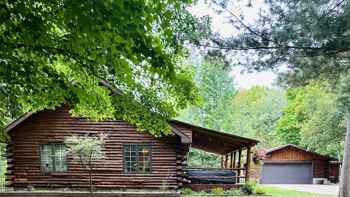 Lakewood Cabin | Charming log cabin in the woods. Access to utv/snowmobile trails and lakes.
