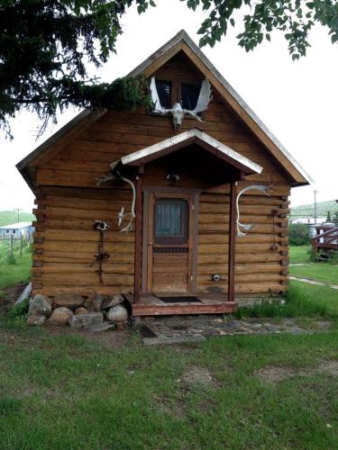 Pony House | Charming Log Cabin with Mountain Views near Trails in Pony, Montana