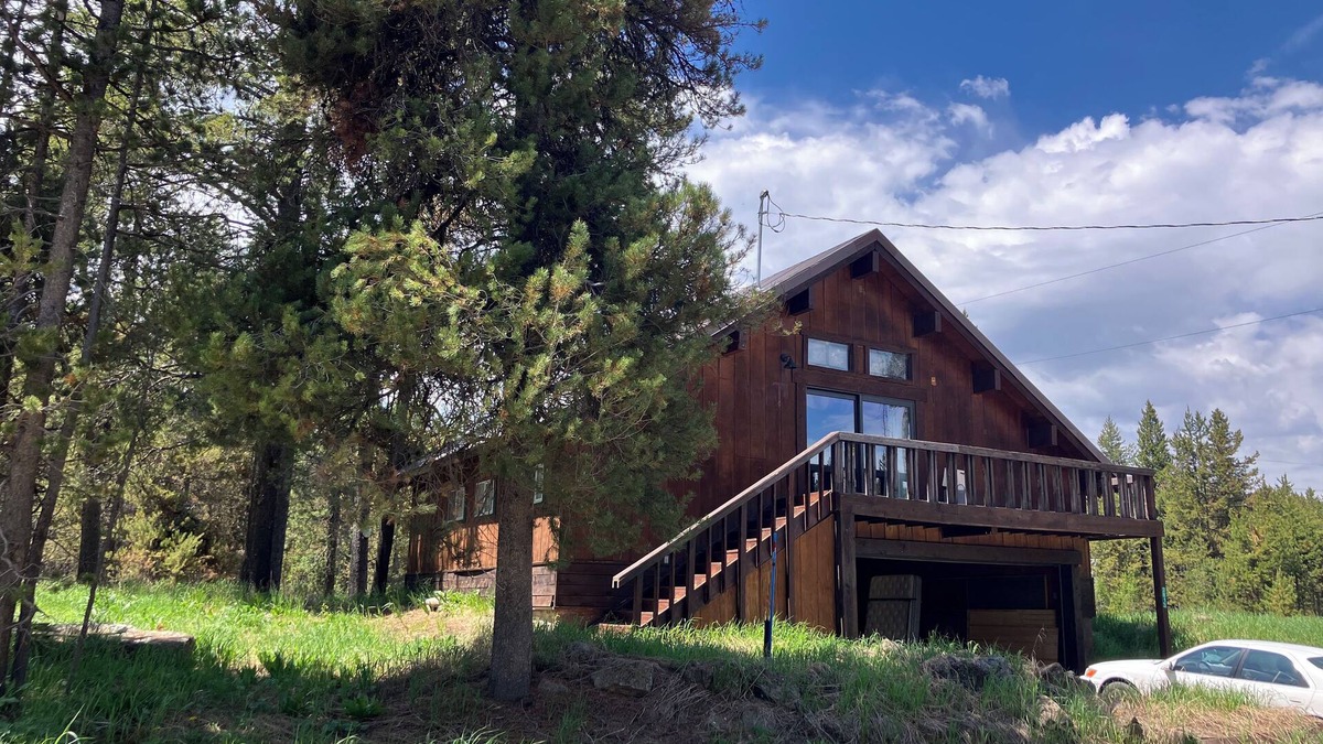 Island Park Cabin | Charming long term rental 1-bedroom cabin in lovely Island Park with WiFi
