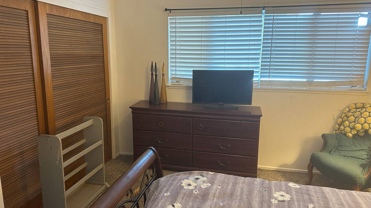Citrus Heights House | Charming master suite in Citrus Heights with WiFi and Laundry facilities