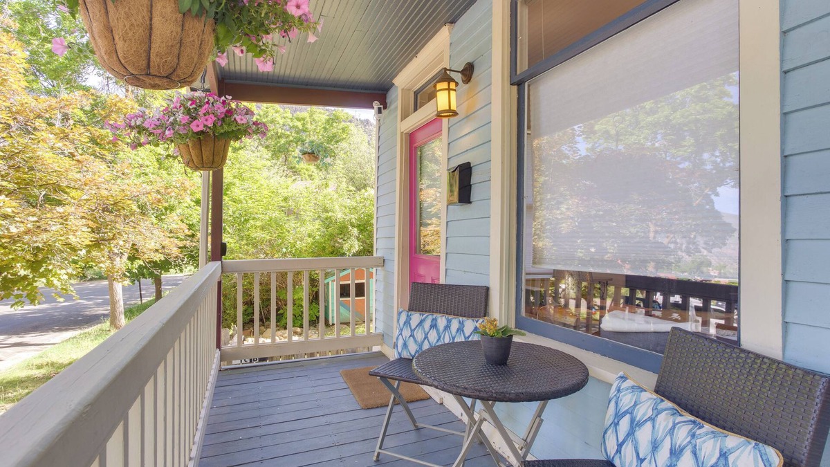 Glenwood Springs House | Charming Miner's Cottage Downtown Glenwood Springs