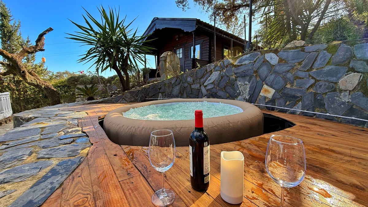 Las Pajanosas Cabin | Charming mini house in Seville with jacuzzi