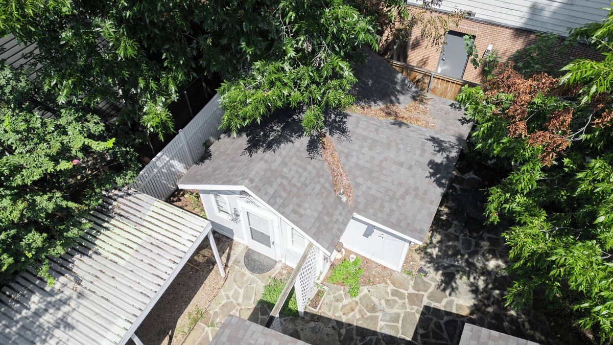 Old East Dallas House | Charming Modern 4BR Home - Lux - Backyard.