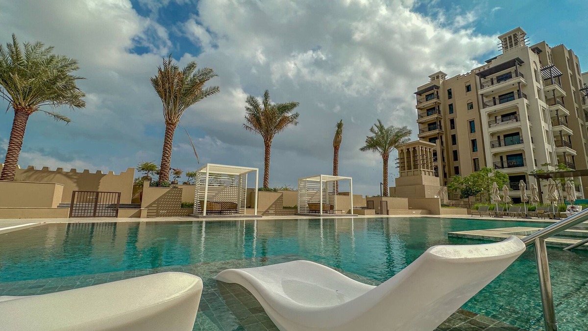 Umm Suqeim 3 Apartment | Charming Modern Apartment Close To The Souk in MJL