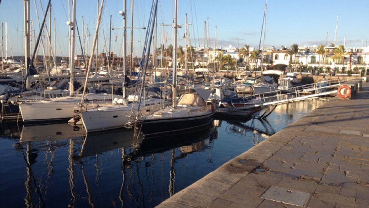 Playa de Mogan Condo | Charming, modern apartment with terrace, directly on the sea, free WiFi