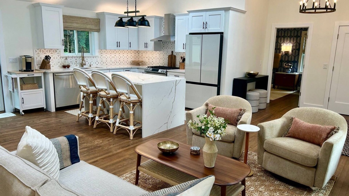 Hampton Bays Cottage | Charming Modern Cottage by the Bay and Beach - 3 bedroom/2 baths - Hampton Bays