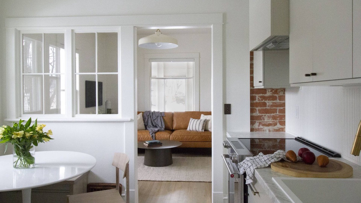 Miles City House | Charming Modern Cottage - Close to everything!