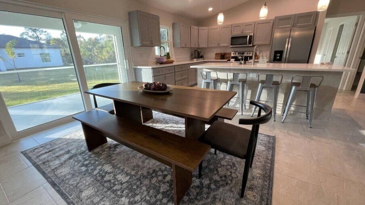 North Port House | Charming, Modern, Cozy Retreat