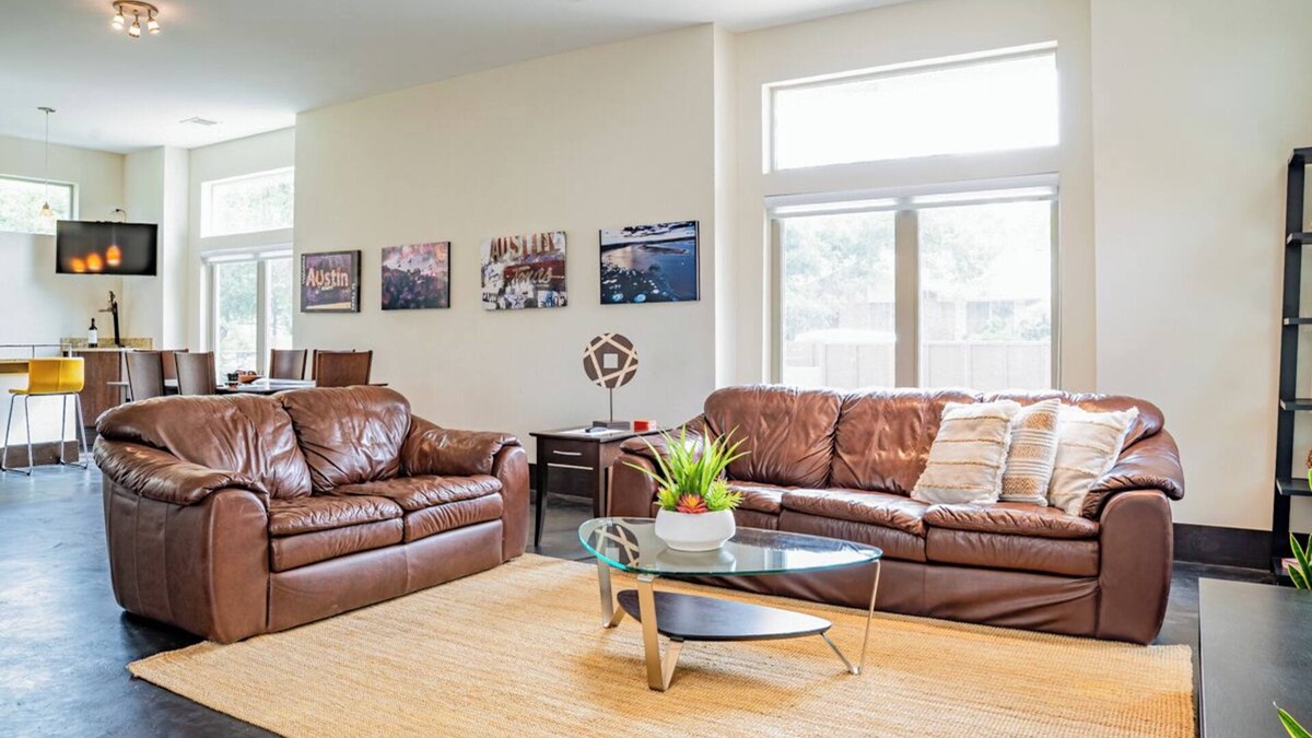 Central East Austin House | Charming Modern Home - Close to everything DT, UT!