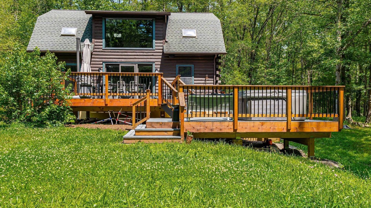 New Paltz House | Charming Mohonk Home with Fire Pit and Hot Tub