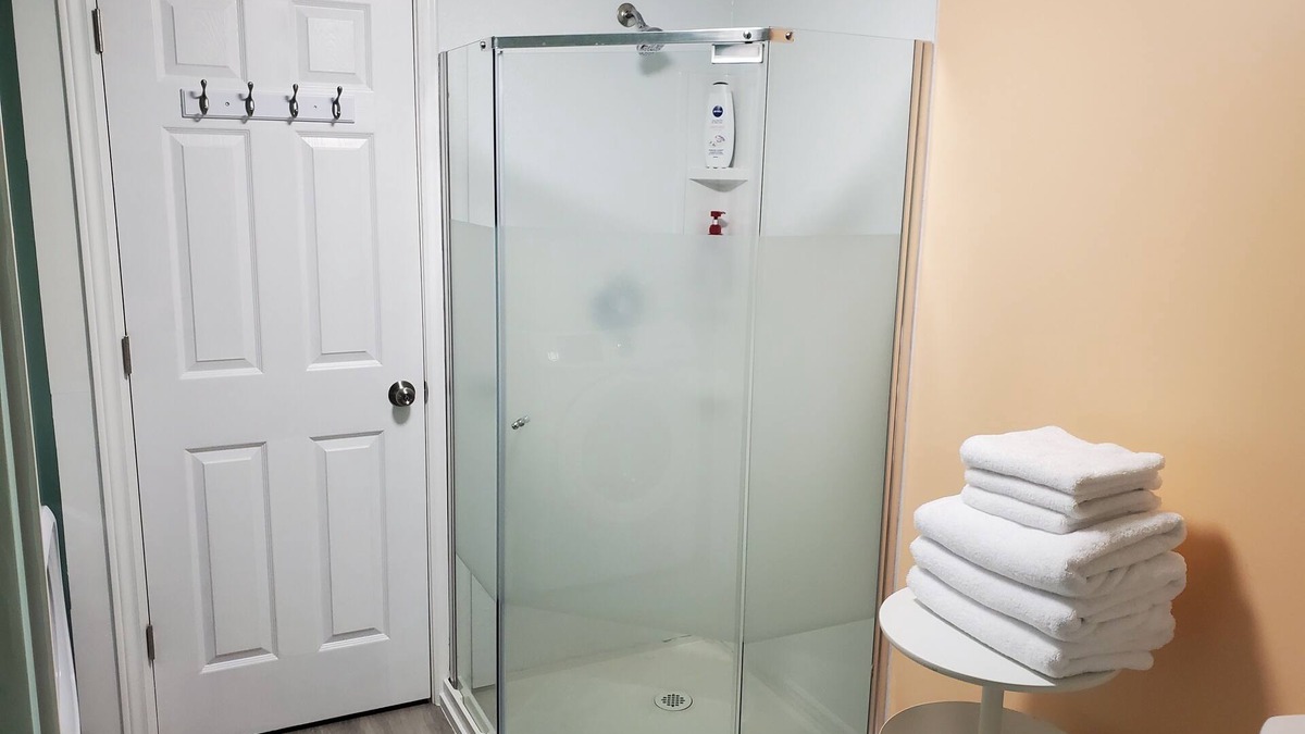 Moncton Apartment | Charming Moncton Guest Room