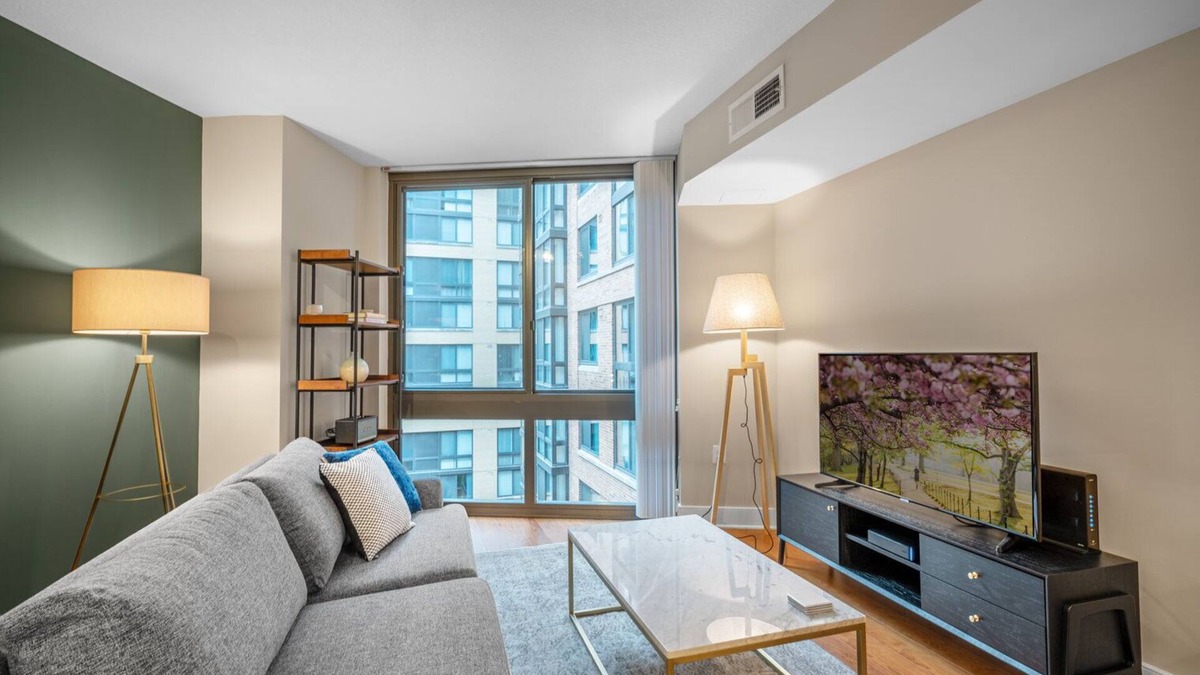 Mount Vernon Triangle Apartment | Charming Mount Vernon 1BR w/Gym, Pool, W/D, near metro by Blueground