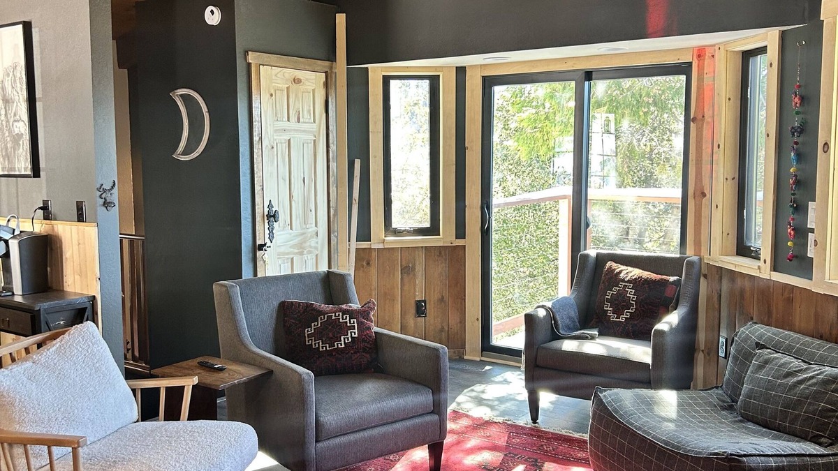 Crestline Cottage | Charming Mountain Cottage. Crestline, CA. Pet-Friendly with Huge Backyard.