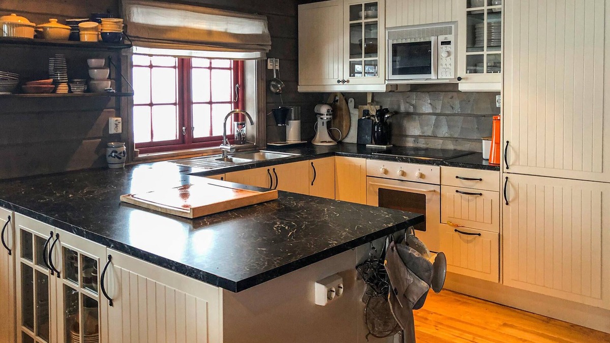 Ljosland House | Charming mountain lodge in the solitude of nature.