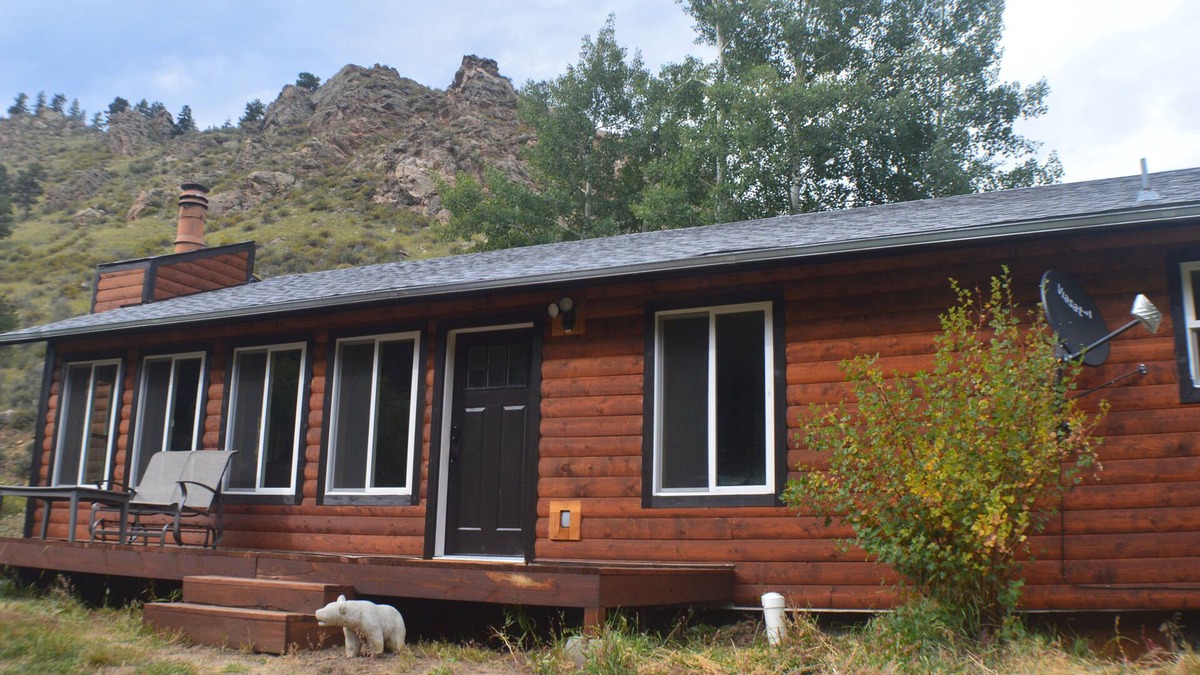 Grant Cabin | Charming Mountain Log Cabin Duplex Close to Trails