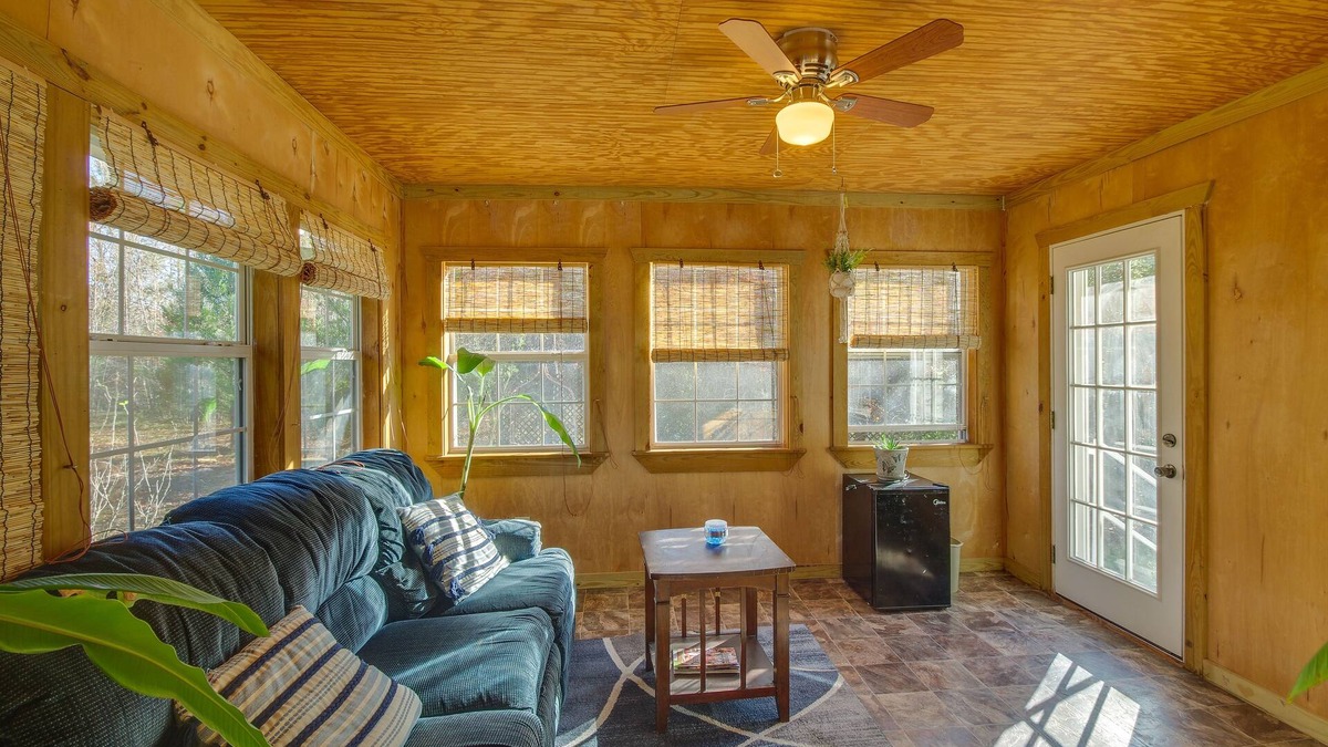 Roxie Cottage | Charming Natchez Cottage w/ Sunroom!