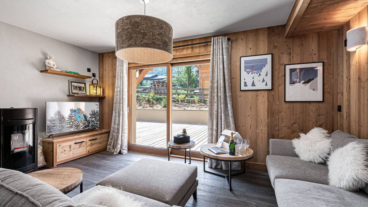 Le Praz Apartment | Charming New Apartment Near Pistes with Terrace and Ski-Room