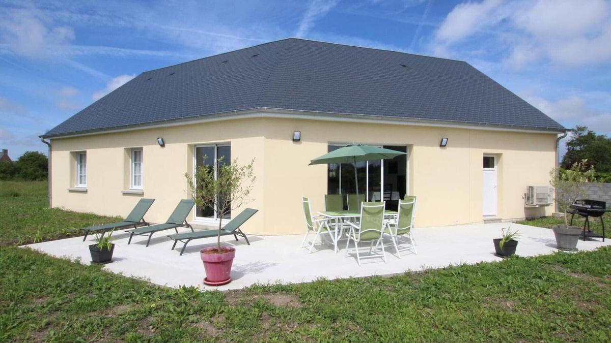 Pirou Cottage | Charming New Home: Beach Nearby, Garden, Terrace, Modern Amenities, Family-Friendly!