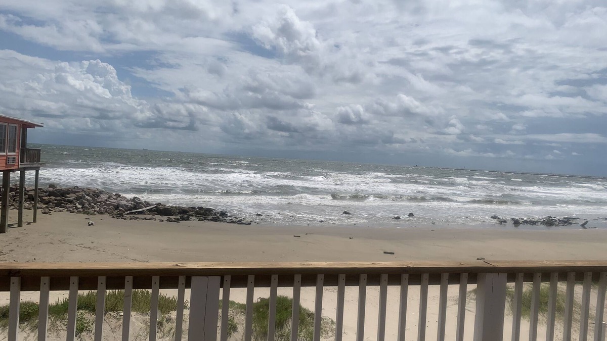 Surfside Beach House | Charming Newly remodeled Clark house on the beach!