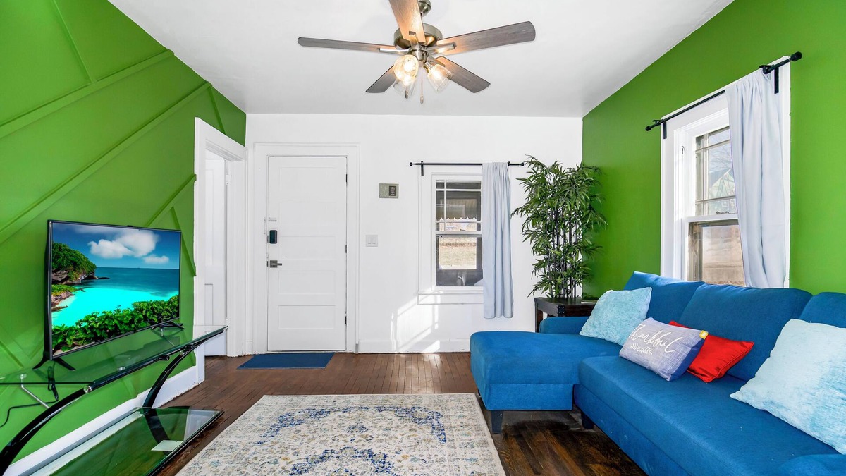 Rosedale House | Charming newly Renovated, Pet friendly, Wi-Fi, close to Union Station/Plaza area