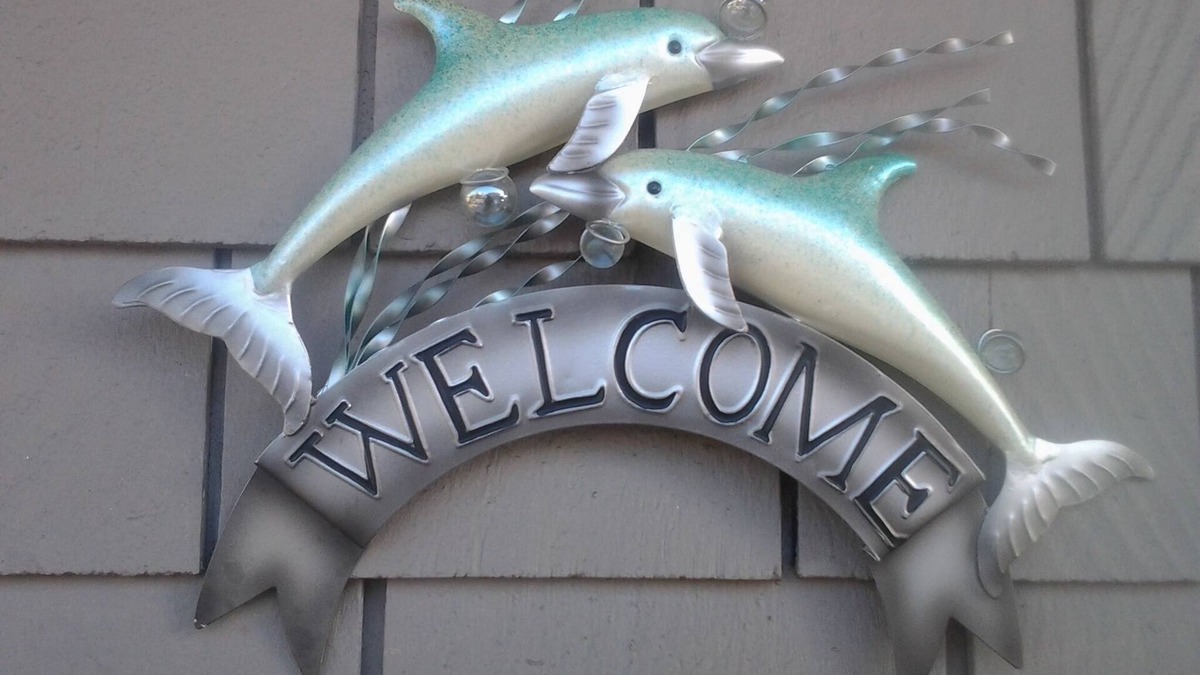 West Newport Cottage | CHARMING NEWPORT BEACH COTTAGE CLOSE TO BEACH AND BAY ON THE PENNISULA.