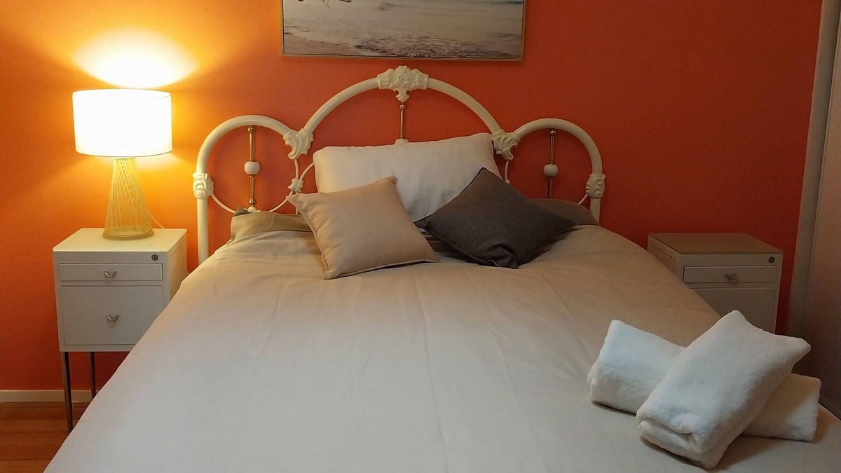 Corio House | Charming Nook: Romance Awaits, Pets Welcome!