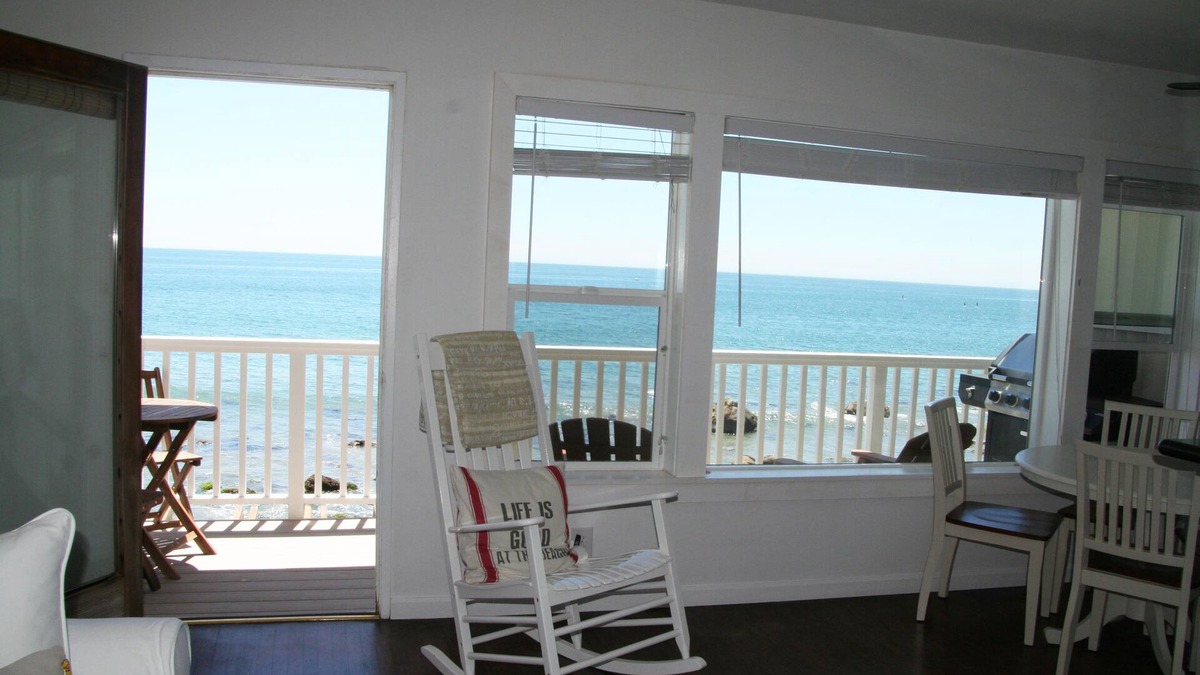 Eastern Malibu Apartment | Charming Oceanfront Get-Away on Sandy Carbon Beach - Stingray