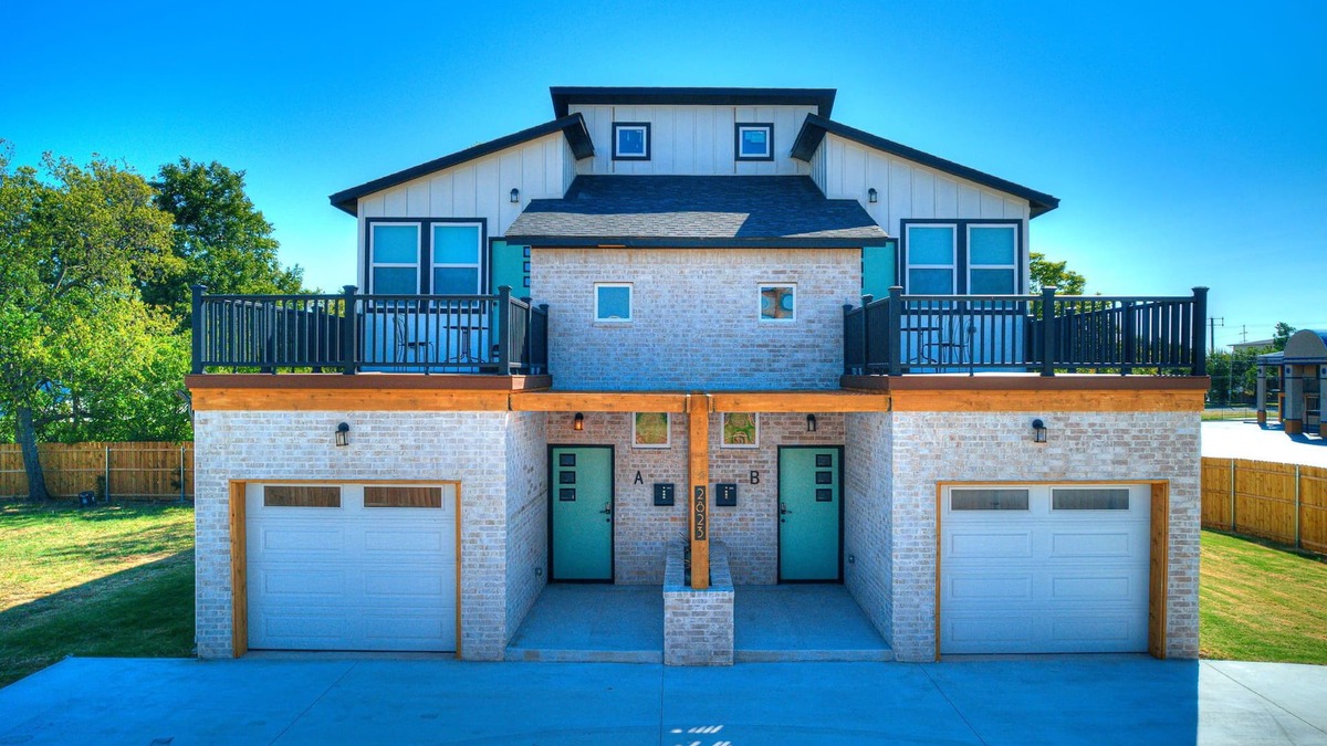 Central Oklahoma City House | Charming OKC Duplex 2bed 2.5bath Unit A