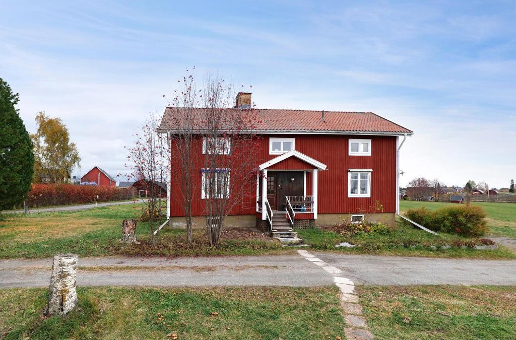 Ojebyn House | Charming old 3BR house w/ open location near Piteå and Markbygden