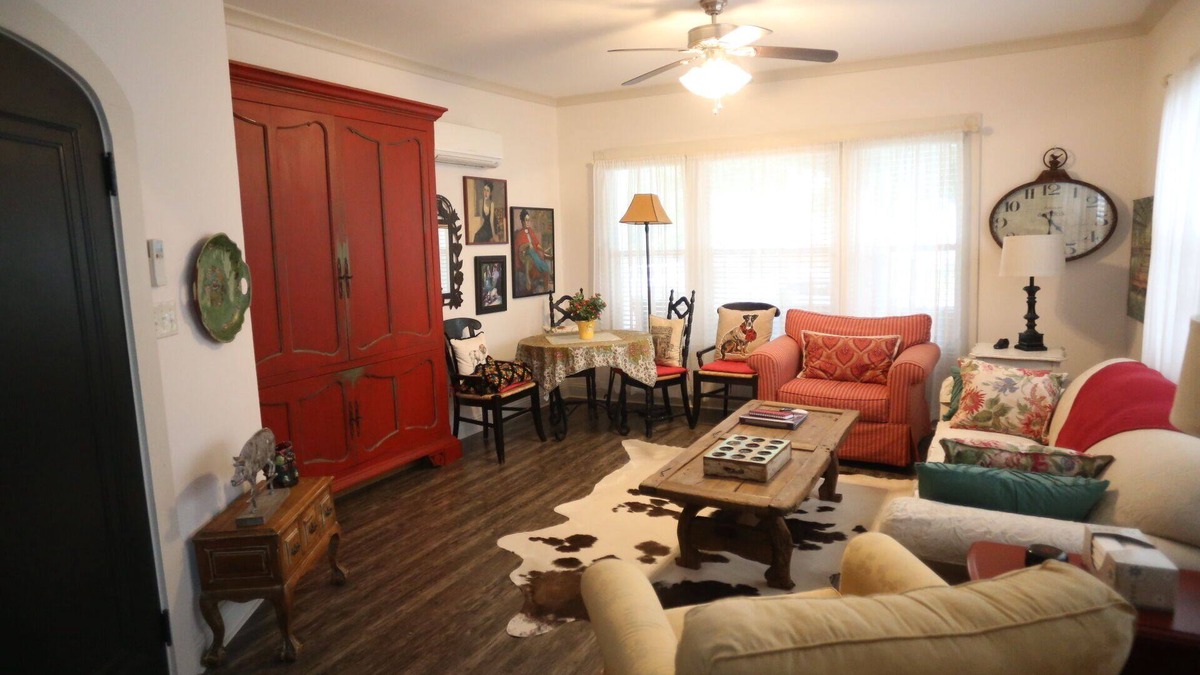 Dallas Apartment | Charming one bedroom historic home in Lakewood area of Dallas