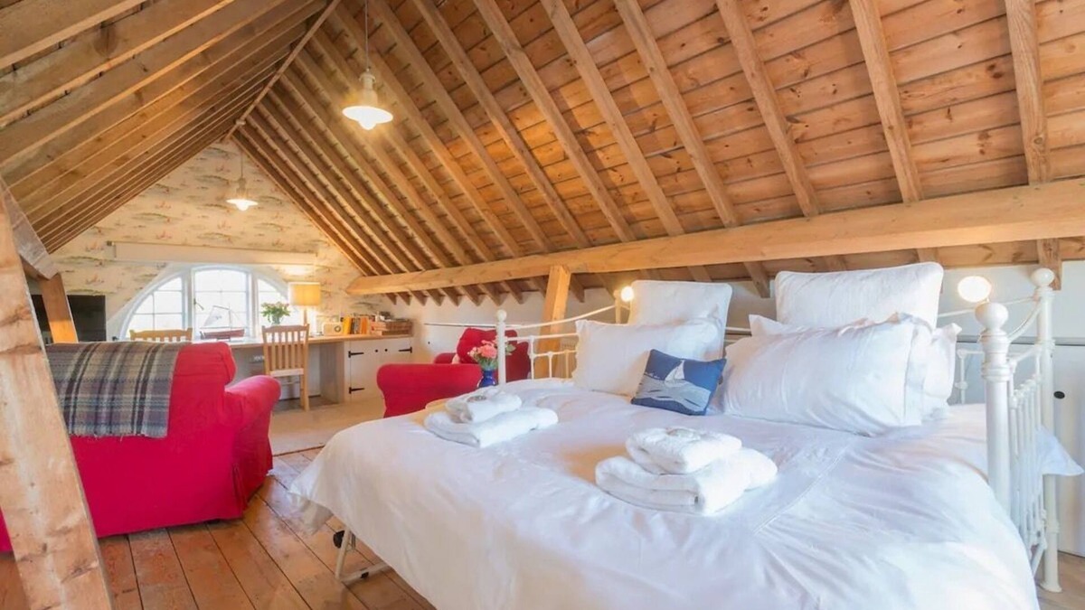 Ranworth Cottage | Charming one bedroomed converted boathouse overlooking Broad, Ranworth.