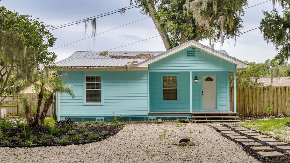 Lakeside House | Charming Orange Park Home Near Doctors Lake!