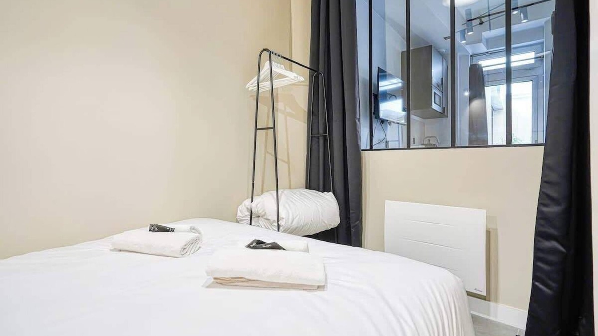 2nd Arrondissement Apartment | Charming Parisian loft for 2 to 4 people
