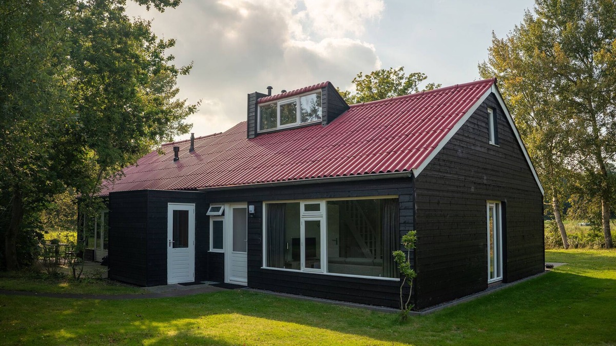 Midlaren House | Charming Park Home in Drenthe