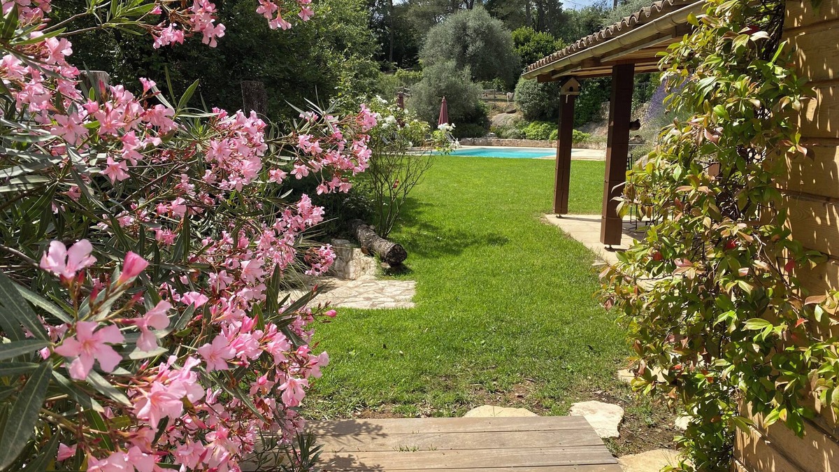 Tourrettes-sur-Loup Apartment | Charming, peaceful gîte with swimming pool and jacuzzi